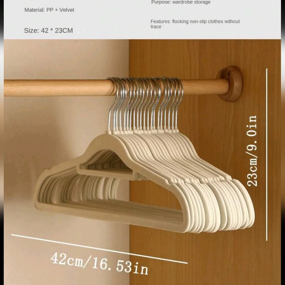 NIP Nonslip hangers set of 10
